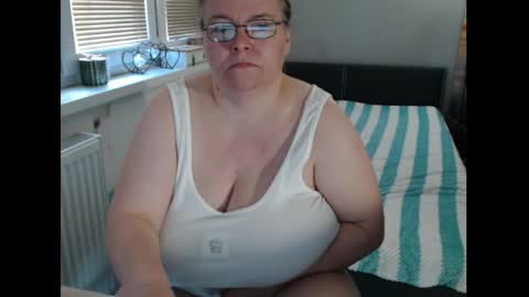 Sweetboobs85h online show from May 16, 2026, 10:36 am