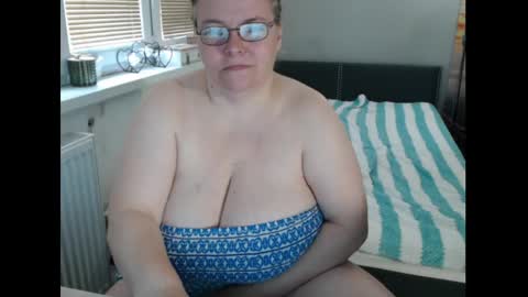 Sweetboobs85h online show from May 18, 2026, 9:48 am