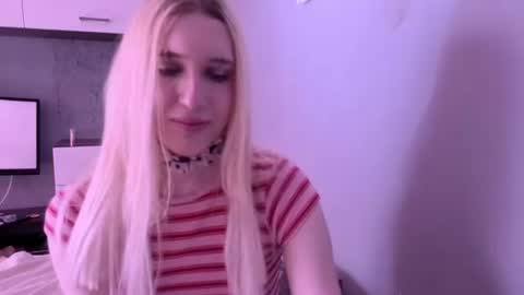 sweetcrystalll online show from June 21, 2026, 2:41 pm