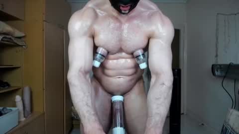 Snapshot of sweetmuscles_boy chatting on June 24, 2026, 5:12 pm Lorenzo online show from June 24, 2026, 5:12 pm