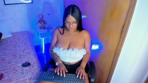 Tammara  online show from May 8, 2026, 12:10 pm