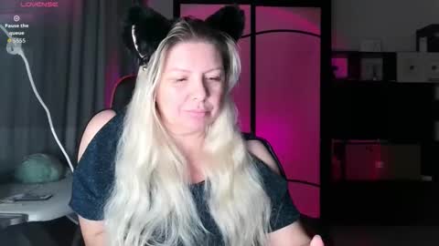 Tasha  Moon online show from October 30, 2025, 4:19 pm