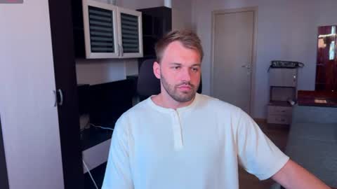Snapshot of tasty_justin chatting on July 29, 2026, 12:14 pm My shows 2100500 UTC3 online show from July 29, 2026, 12:14 pm