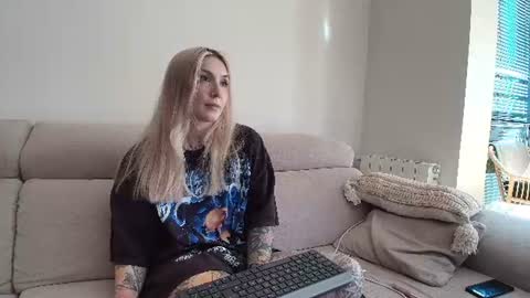 Snapshot of tattoobbgirl chatting on July 3, 2026, 2:34 pm tattoobbgirl online show from July 3, 2026, 2:34 pm