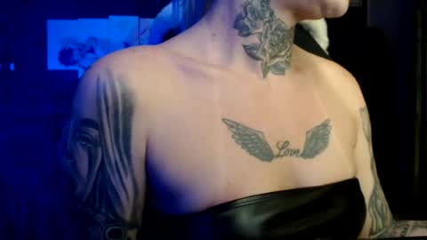 tatuada_safada online show from July 26, 2026, 7:37 am