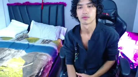 Snapshot of tayronx33 chatting on May 25, 2026, 6:36 pm Tayron online show from May 25, 2026, 6:36 pm