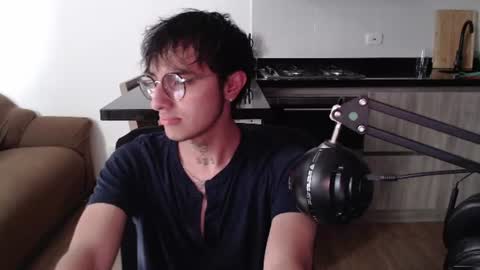 Teo independent model online show from July 3, 2026, 12:22 pm