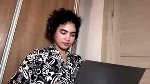 Kelly online show from June 24, 2026, 4:11 am