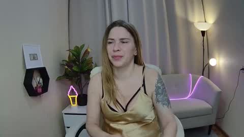 Snapshot of tessadaybreak chatting on March 11, 2026, 9:37 am tessadaybreak online show from March 11, 2026, 9:37 am