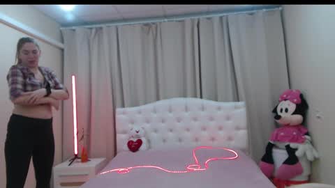 Snapshot of tessadaybreak chatting on April 23, 2026, 7:52 am tessadaybreak online show from April 23, 2026, 7:52 am