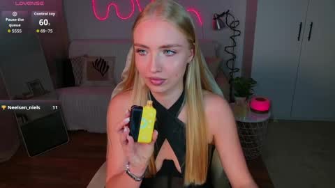 TessaHamilton online show from May 28, 2026, 2:58 pm