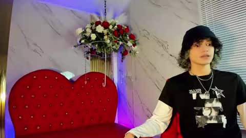 thanier_18 online show from June 24, 2026, 7:13 pm