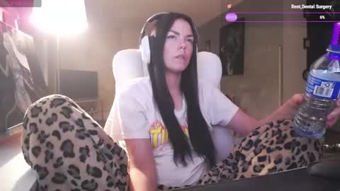 stage Kylie Sinner  brand CLITBAIT online show from June 22, 2026, 3:25 am