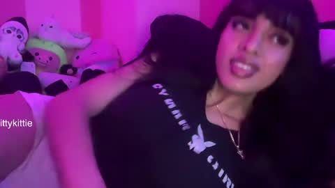 HOTTIE4U online show from April 16, 2026, 10:34 pm