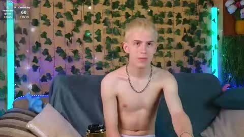 Snapshot of tommy_crash chatting on June 13, 2026, 8:23 am Tommy online show from June 13, 2026, 8:23 am