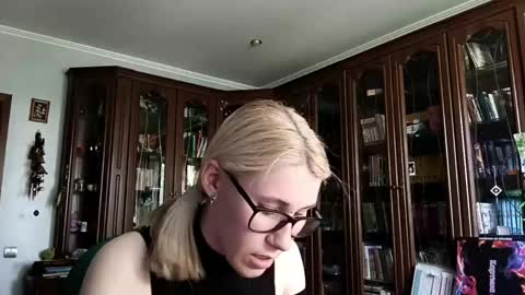 Lesly online show from May 15, 2026, 7:37 am