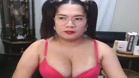 travelergirl online show from June 9, 2026, 6:19 pm
