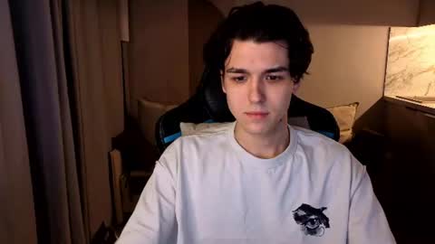 travisrivas online show from August 5, 2026, 2:03 am