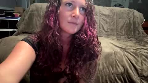 Snapshot of trevsmommy626 chatting on May 17, 2026, 2:09 am trevsmommy626 online show from May 17, 2026, 2:09 am