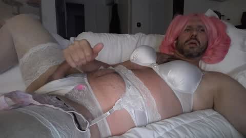 triciawu22 online show from March 19, 2026, 3:21 am