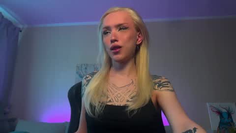 Snapshot of twiinkie_pie chatting on May 10, 2026, 8:08 am Maria 3 online show from May 10, 2026, 8:08 am