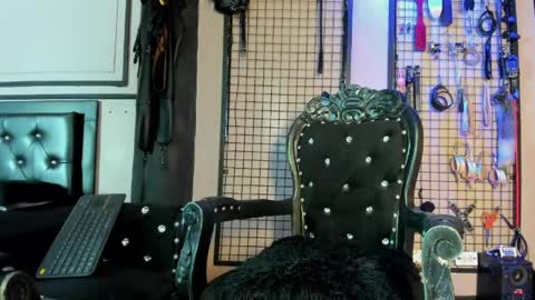 Clio  Tadeo online show from May 18, 2026, 2:51 am