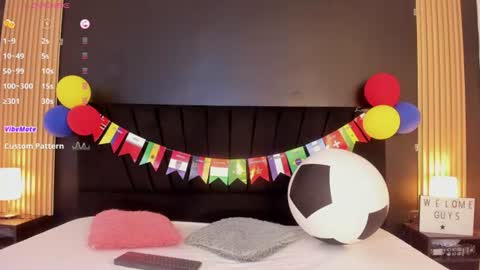 twodolls18 online show from July 4, 2026, 4:29 am