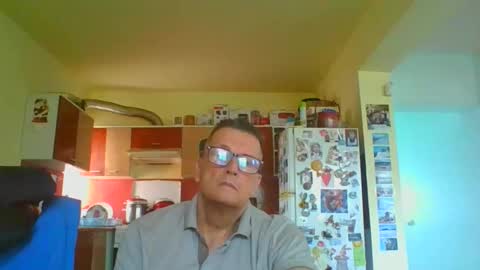 ulmeni4 online show from May 8, 2026, 5:57 am