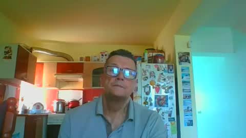 ulmeni4 online show from May 11, 2026, 5:57 am