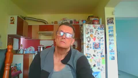 ulmeni4 online show from May 15, 2026, 3:08 pm