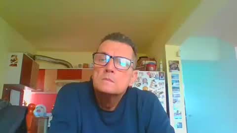ulmeni4 online show from May 18, 2026, 12:22 pm