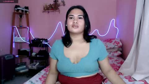 Snapshot of ur_baby_rebbecca chatting on June 15, 2026, 1:46 pm SINGLE online show from June 15, 2026, 1:46 pm