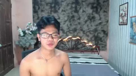 urdreamboy_doms online show from July 25, 2026, 4:43 am