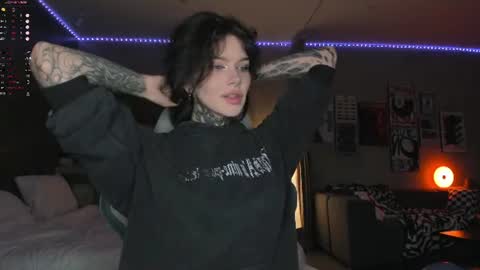 Snapshot of uwu_eva chatting on June 12, 2026, 8:57 am Eva online show from June 12, 2026, 8:57 am