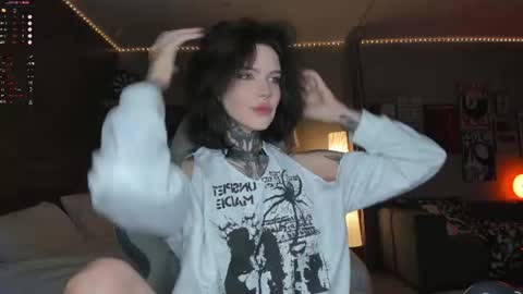 Snapshot of uwu_eva chatting on June 14, 2026, 9:33 am Eva online show from June 14, 2026, 9:33 am