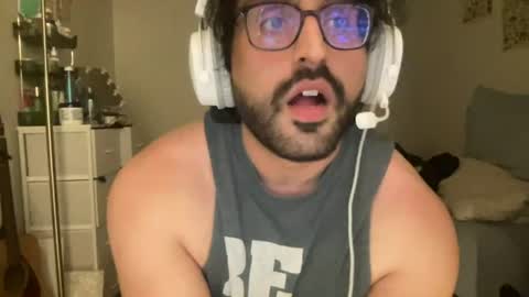 uzzykay128 online show from July 16, 2026, 7:25 am