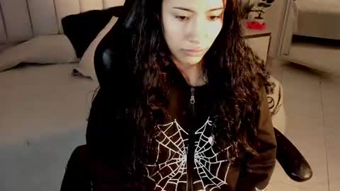 Vaioleth online show from June 15, 2026, 1:02 pm