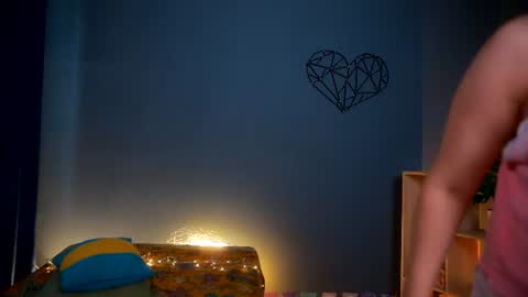 valeri______ online show from July 7, 2026, 6:58 am