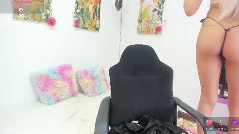 Snapshot of vanes_hontter chatting on June 18, 2026, 2:43 pm vanes_hontter online show from June 18, 2026, 2:43 pm