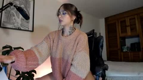 Vanessa online show from June 15, 2026, 1:52 am