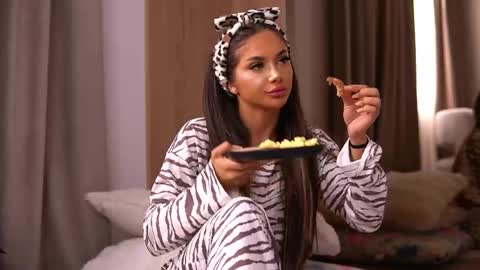 Snapshot of vanessasimon chatting on April 23, 2026, 5:30 am Vanessa Simon online show from April 23, 2026, 5:30 am