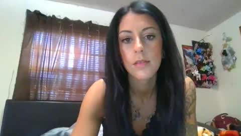 vee2345 online show from December 15, 2025, 4:22 pm