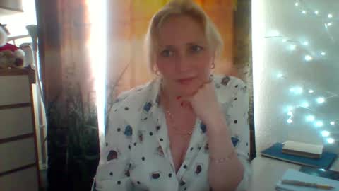velka_raspberry online show from May 26, 2026, 3:19 pm