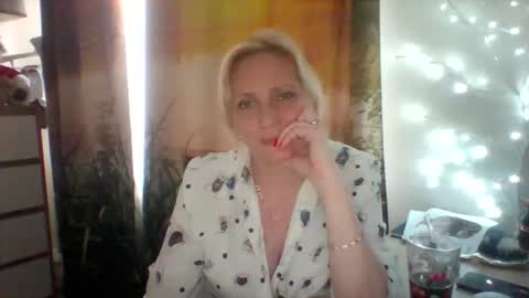 velka_raspberry online show from May 27, 2026, 3:31 pm