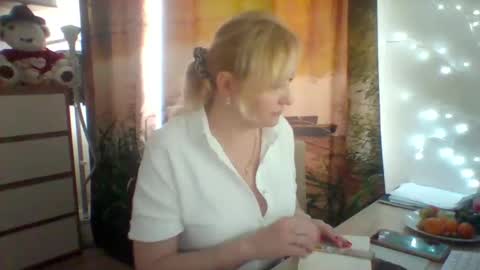 velka_raspberry online show from June 3, 2026, 12:52 pm