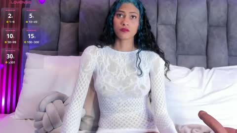 vellanyluna online show from June 3, 2026, 12:30 pm