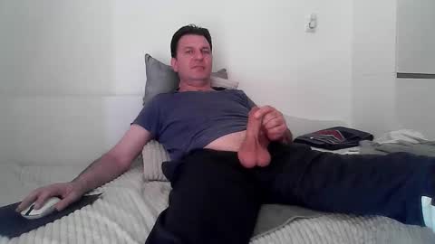 Snapshot of velstat_000 chatting on June 7, 2026, 8:07 am velstat_000 online show from June 7, 2026, 8:07 am