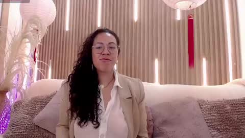 Emma Curly online show from May 22, 2026, 12:33 pm
