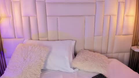 venez sofia  online show from May 25, 2026, 11:33 pm