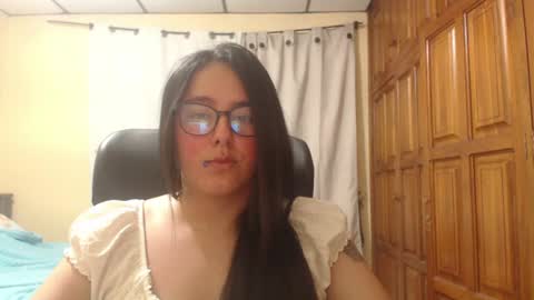 Snapshot of venus_cat_ chatting on June 15, 2026, 11:51 pm Venus online show from June 15, 2026, 11:51 pm